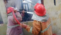 Kebakaran di Cirebon, Seorang Nenek Berhasil Diselamatkan dari Kebakaran Rumah