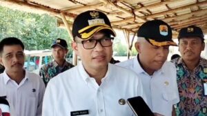 Pj Bupati Cirebon Wahyu Mijaya Tegaskan Pendangkalan Sungai Penyebab Banjir Rob di Ambulu
