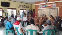 Warga Ambulu Cirebon Luruk Balai Desa