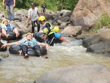Wisata Memacu Adrenalin di Cirebon, Kubang River Tubing Sensasi Meluncur di Sungai Cipager