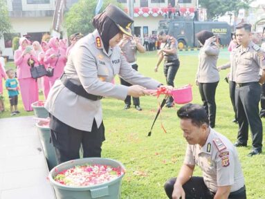 63 Personel Polresta Cirebon Naik Pangkat