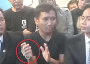 Jemari Pegi Setiawan Selalu Memutar Biji Tasbih Kecil di Tangannya