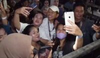 Kang Dedi Mulyadi Diteriaki Gubernur Aing di Pangandaran, Nekad Lompat Pagar Saat Konser