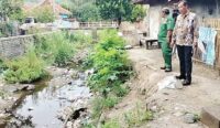 Longsor, 8 Rumah di Bibir Sungai Cigarugak Desa Sedong Kidul Cirebon Terancam Ambruk