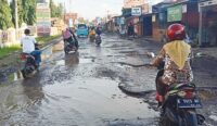 Ruas Jalan Sindanglaut-Ciledug Cirebon Diperbaiki Agustus