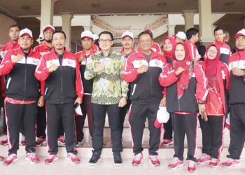 Siap Berlaga, Pj Bupati Cirebon Wahyu Mijaya Lepas Kontingen Kabupaten Cirebon untuk Porsenitas XI