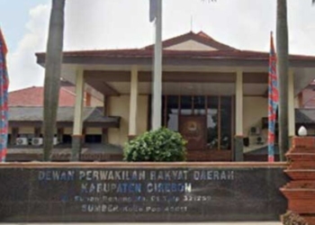 Dilantik, Rudiana dan Darusa Jadi Pimpinan Sementara DPRD Kabupaten Cirebon