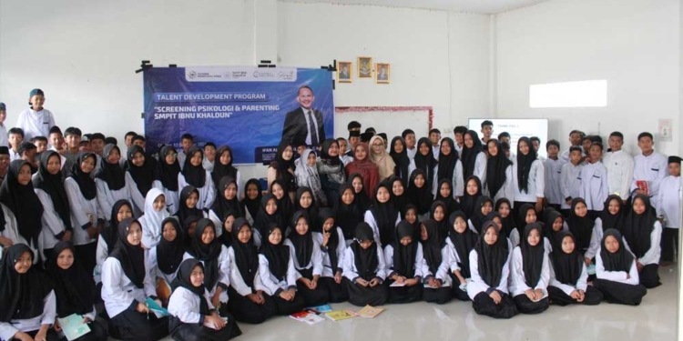 Dosen STAIKU Bangun Generasi Percaya Diri di SMPIT Ibnu Khaldun