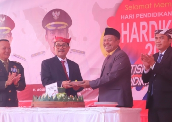 Bupati Cirebon Beri Pesan Kepada Guru di Peringatan Hardiknas