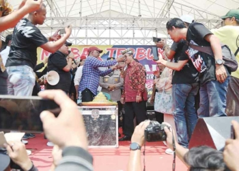 Tagih Solusi Konkret, Ratusan Warga Desak Perbaikan Jalan Rusak di Cirebon Timur