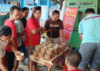Dapat Pesanan Perdana 100 Porsi dari Bos Ayam Broiler Putri Kembar, Bakso Ting Tung Meraup Berkah Iduladha