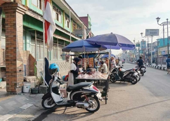 PKL Pasar Pasalaran Cirebon Kembali Tempati Ruang Publik, Enggan Pindah ke Dalam karena Harus Bayar Sewa