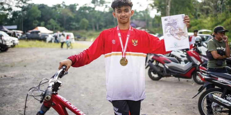 Atlet Sepeda Kabupaten Cirebon Raih Emas Kejurnas MTB 2025