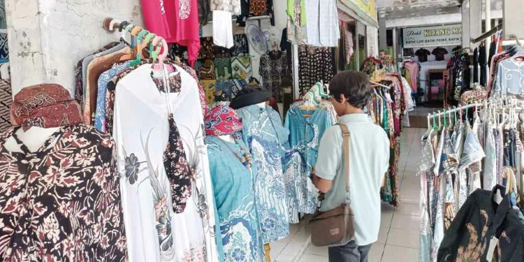 Penjualan di Sentra Batik Trusmi Cirebon Tetap Sepi, Tak Terpengaruh Pengembangan Kawasan Wisata Kuliner
