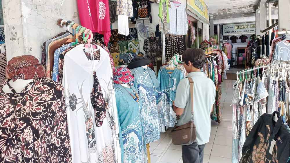 Penjualan di Sentra Batik Trusmi Cirebon Tetap Sepi, Tak Terpengaruh Pengembangan Kawasan Wisata Kuliner