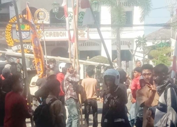 Demo di Kota Cirebon Ricuh, Gedung DPRD Dirusak Massa