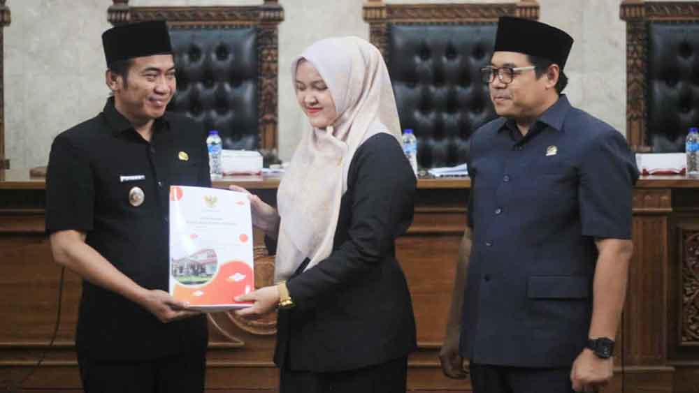 DPRD Kabupaten Cirebon Gelar Paripurna Hantaran Raperda APBD 2026