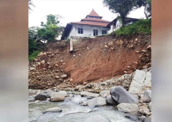 Masjid Wanantara Cirebon Terancam Longsor