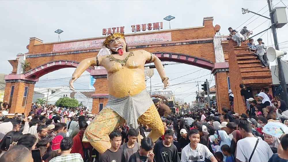 Ribuan Warga Padati Memayu Buyut Trusmi Cirebon
