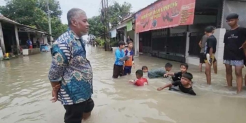 Ratusan Rumah Warga Desa Jemaras Kidul Cirebon Terendam Banjir
