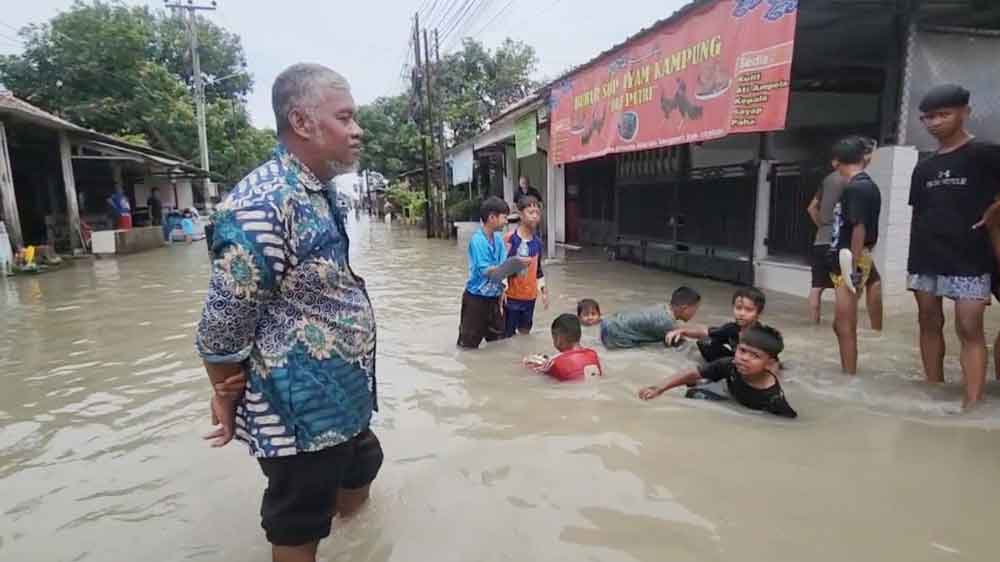 Ratusan Rumah Warga Desa Jemaras Kidul Cirebon Terendam Banjir