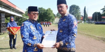 Bupati Cirebon Serahkan 3.521 SK PPPK Paruh Waktu