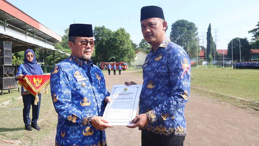 Bupati Cirebon Serahkan 3.521 SK PPPK Paruh Waktu