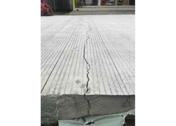 Masih Pengerjaan, Sejumlah Titik Jalan Kisabalanang Megu Cilik Cirebon Retak