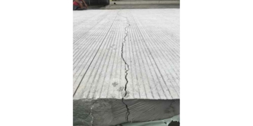 Masih Pengerjaan, Sejumlah Titik Jalan Kisabalanang Megu Cilik Cirebon Retak