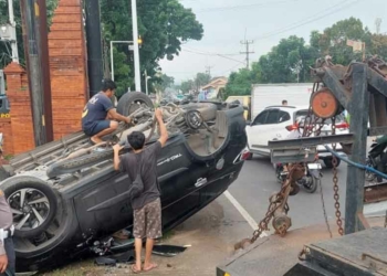 Kecelakaan di Cirebon, Toyota Rush Terguling