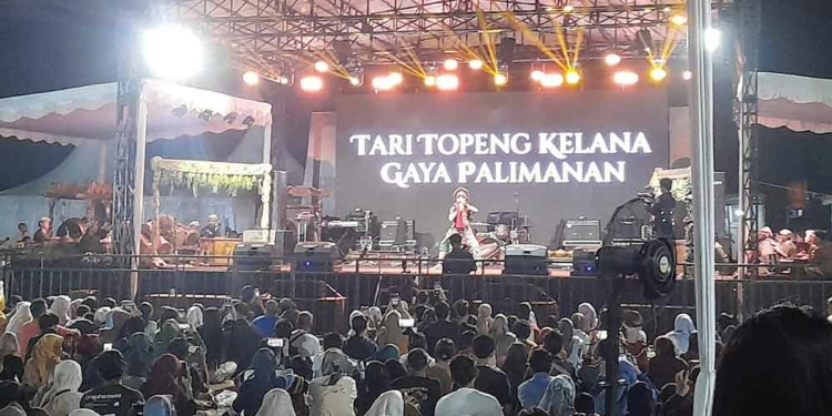 Penampilan Maestro Topeng Panca Wanda Ramaikan Cirebon Katon Festival 2025
