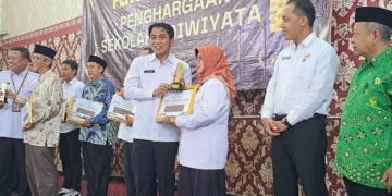 Pemkab Cirebon Beri Penghargaan Sekolah Peduli dan Berbudaya Lingkungan Hidup