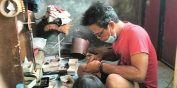 Perajin Tasbih Kayu Nagasari Bertahan Meski Pasokan Bahan Baku Minim dan Mahal