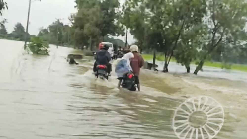 Banjir di Cirebon, Musiman Tanpa Solusi, Aktivitas Ruas Jalan Bunder-Ujunggebang Susukan Nyaris Lumpuh