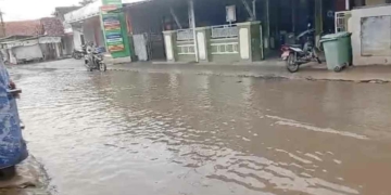 Jalan Rusak Parah di Desa Pangkalan Cirebon Dikeluhkan Warga