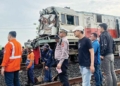 Kecelakaan Kereta Api di Cirebon, Lokomotif Ringsek Ditabrak Truk Pengangkut Air