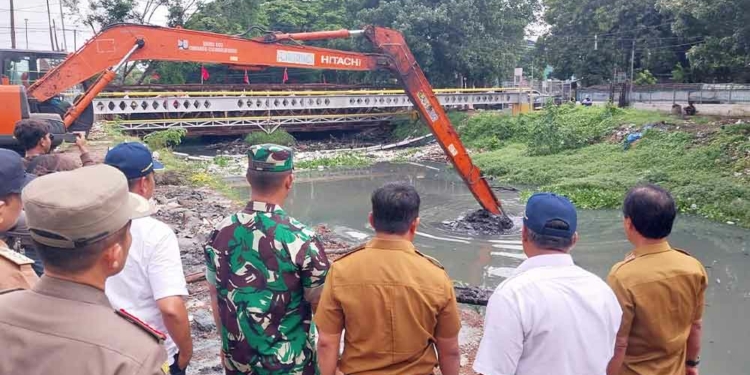 Normalisasi Sungai Sukalila Cirebon Dimulai, Tahap Awal Fokus Pengerukan Sedimentasi, Limbah Dibuang ke Kesenden