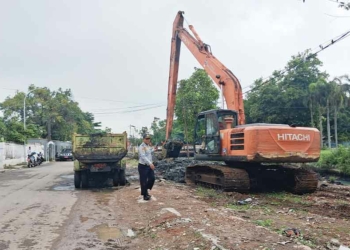 Normalisasi, Pengerukan Sungai Sukalila Cirebon Terkendala Ketersediaan Truk Pengangkut