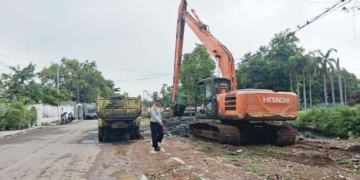 Normalisasi, Pengerukan Sungai Sukalila Cirebon Terkendala Ketersediaan Truk Pengangkut