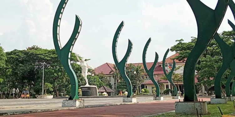 Revitalisasi Alun-alun Pataraksa Cirebon Digarap Bertahap