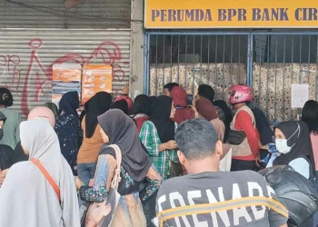 Nasabah Geruduk BPR Bank Cirebon, Minta Uang yang Disimpan Bisa Kembali Utuh tanpa Ribet