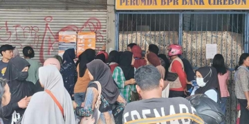 Nasabah Geruduk BPR Bank Cirebon, Minta Uang yang Disimpan Bisa Kembali Utuh tanpa Ribet