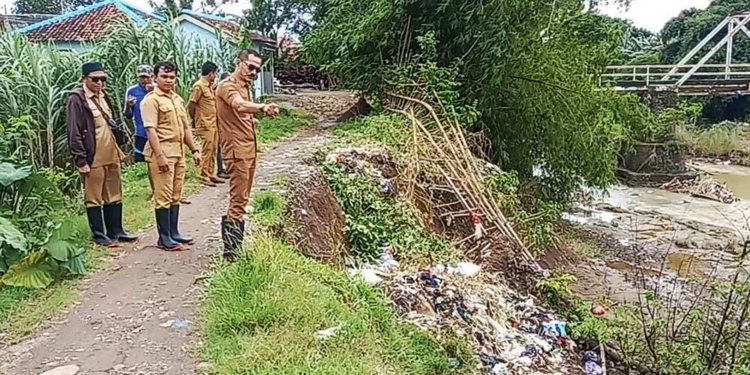 Erosi Tebing Sungai Cikanci Buntet Cirebon makin Parah
