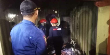 Dua Rumah Warga Bandengan Cirebon Terbakar