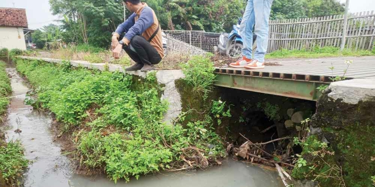 Limbah SPPG Megu Gede Cirebon Diduga Cemari Irigasi