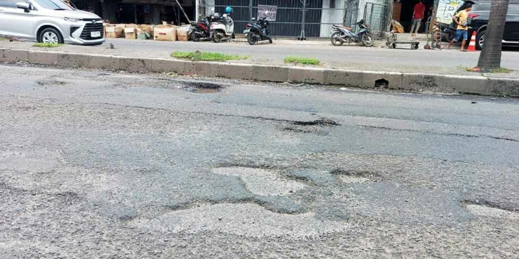 Lubang di Jalur Pantura Cirebon “Menanti Korban”