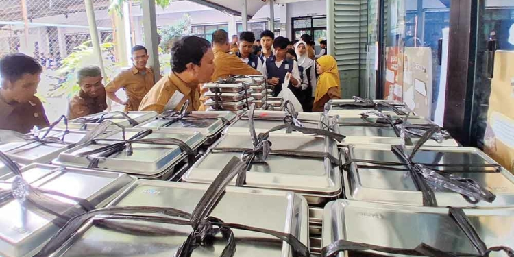 Pernah Jadi Percontohan dan Ditinjau Jendral Wiranto, SMPN 1 Kota Cirebon Baru Terima MBG Bulan Ini