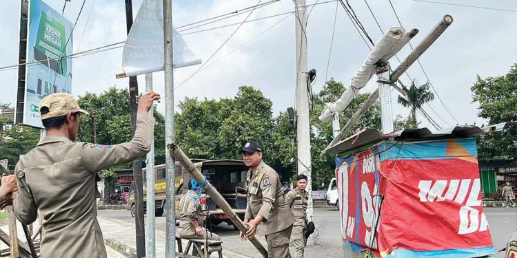 Satpol PP Kabupaten Cirebon Kembali Tertibkan PKL Watubelah