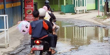 Warga Desa Setu Wetan Cirebon Keluhkan Jalan Rusak