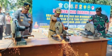 Jelang Idulfitri, Miras dan Knalpot Brong di Cirebon Dimusnahkan